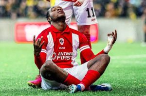 Mercato : le FC Séville tente de relancer George Ilenikhena