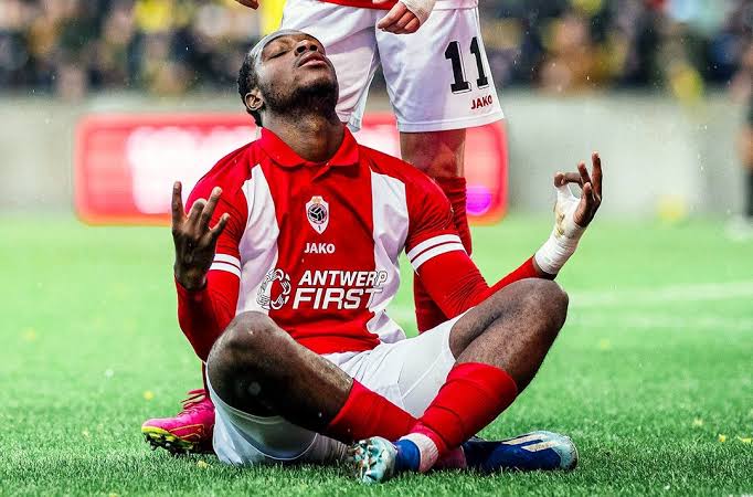 Mercato : le FC Séville tente de relancer George Ilenikhena