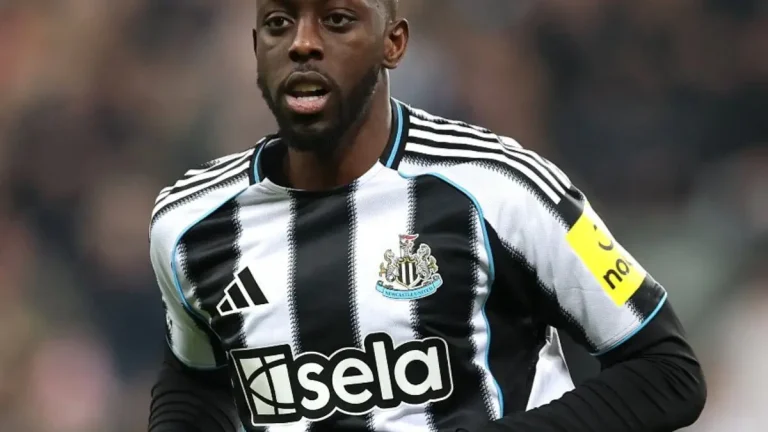 Premier League : Yoane Wissa titulaire avec Newcastle face à Liverpool