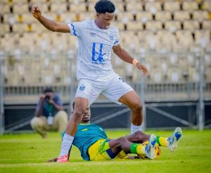 Coupe CAF : Mi-temps, un chef-d&rsquo;œuvre de Valentin Beo Bato lance la Panthère du Ndé face à Rayon Sports