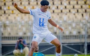 Coupe CAF : Mi-temps, un chef-d&rsquo;œuvre de Valentin Beo Bato lance la Panthère du Ndé face à Rayon Sports