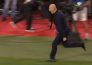 Zidane : la folle réaction du sélectionneur de France après le but d&rsquo;Olise devient virale (Vidéo)