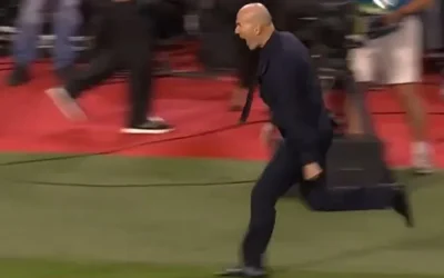 Zidane : la folle réaction du sélectionneur de France après le but d&rsquo;Olise devient virale (Vidéo)