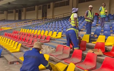 RDC : la pose des sièges passe à la vitesse supérieure au stade des Martyrs !