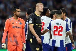 Diogo Costa a mis en échec les tentatives de Manchester City durant la première mi-temps en Ligue des champions UEFA