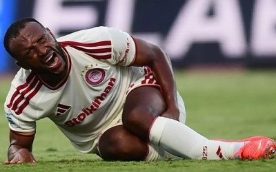 Football : gravement blessé, Ayoub El Kaabi évacué sur civière