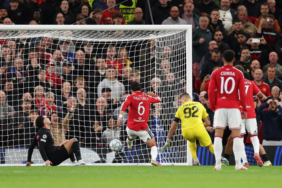 Manchester United conforte son avance sur Sabah lors de la première journée de Ligue des champions UEFA