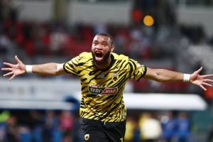 Ligue des champions UEFA : Harold Moukoudi et Aboubakary Koita titulaires avec l’AEK face au LASK