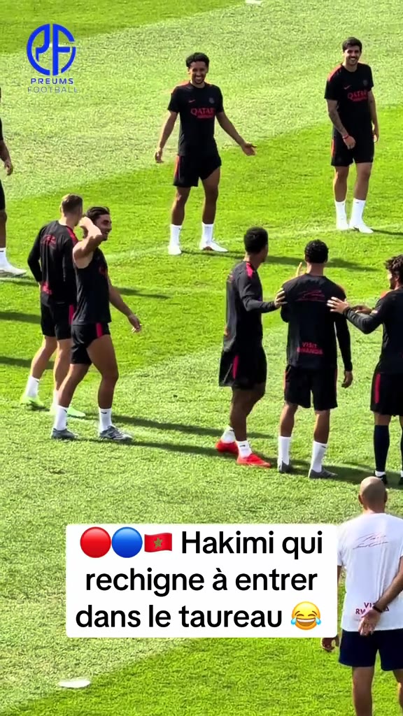 Achraf Hakimi qui veut esquiver le taureau comme si sa vie en dépe...