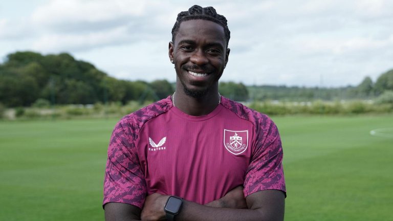 Axel Tuanzebe : Le Congolais rejoint officiellement l’AJ Auxerre