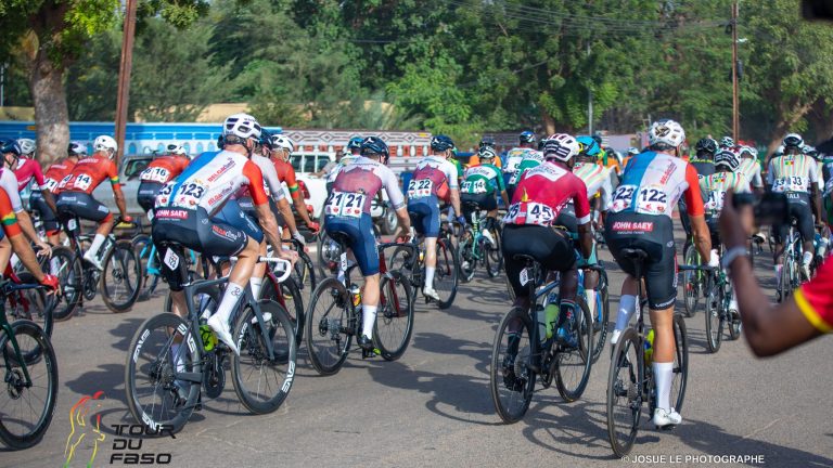 Tour du Faso 2026 : Youssef Bdadou remporte le premier sprint intermédiaire