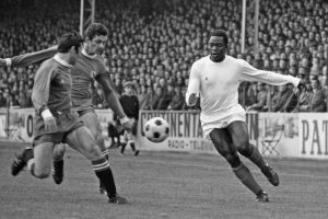 L’ancien buteur camerounais de l’Olympique de Marseille est mort