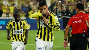 Ligue des champions UEFA : Fenerbahçe mène face au Slavia Prague à la mi-temps