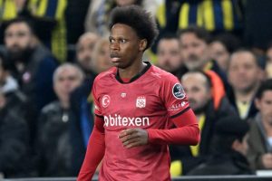 Clinton Njie : l&rsquo;attaquant camerounais toujours à la recherche d’un nouveau défi
