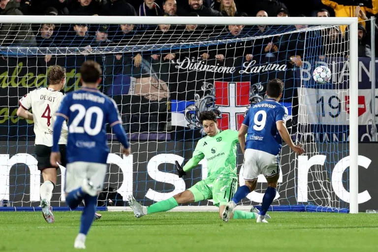 Douvikas corse l'avance de Como devant Manchester United en Ligue des champions UEFA