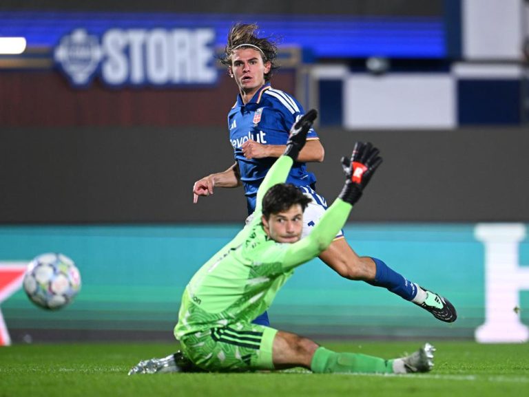 Nico Paz inscrit un doublé pour Como en Ligue des champions UEFA