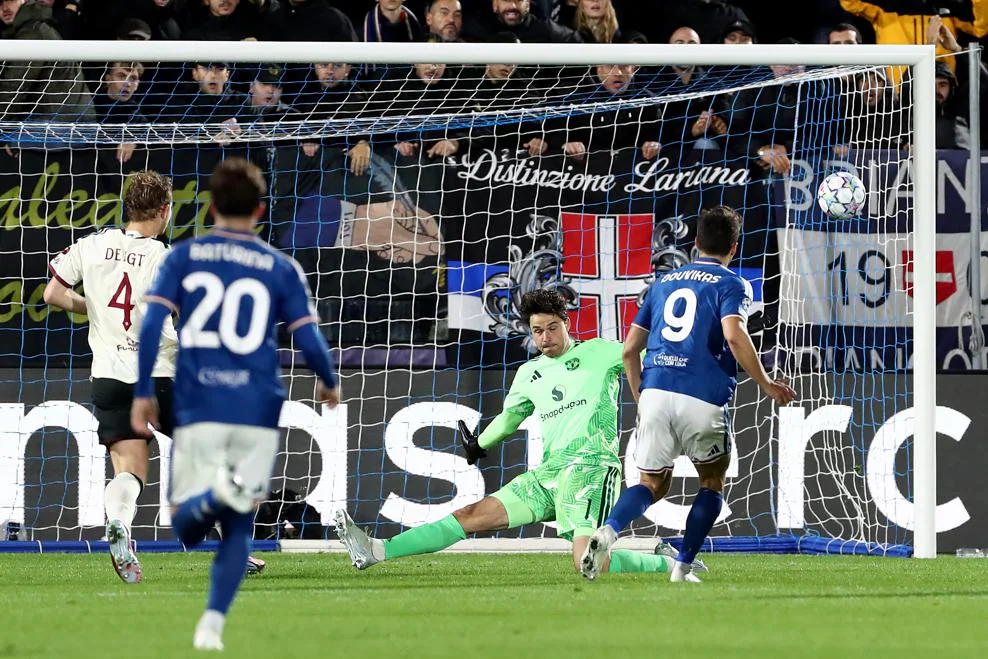 UEFA Champions League: Douvikas doubles Como’s lead against Manchester United