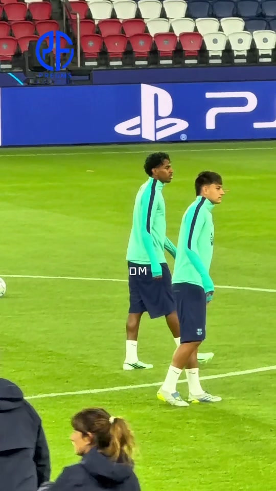Ligue des Champions : Lamine Yamal s'amuse avant d'affronter le PSG — Vidéo Dounia Mesli