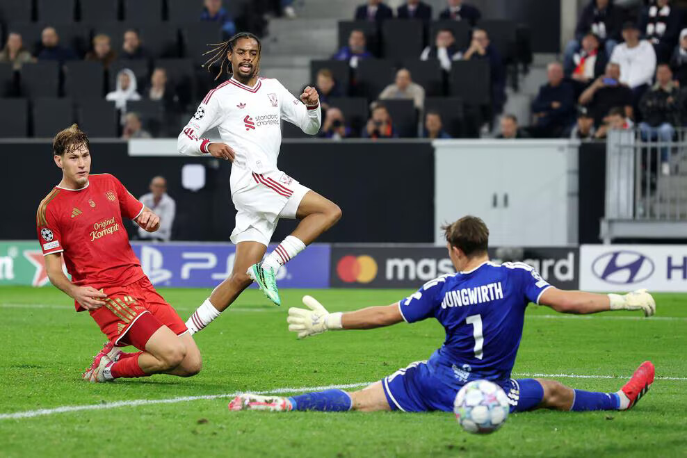 Bradley Barcola s'offre un doublé en Ligue des champions UEFA
