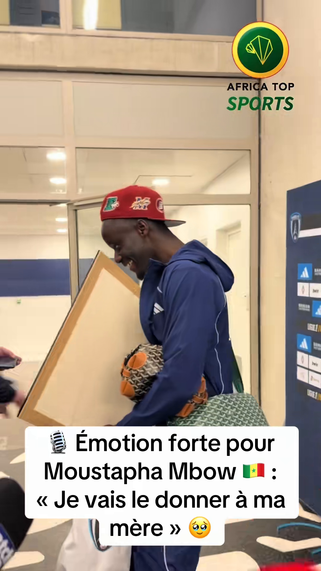 🎙️ Émotion forte pour Moustapha Mbow 🇸🇳 Le défenseur du Paris FC avai...