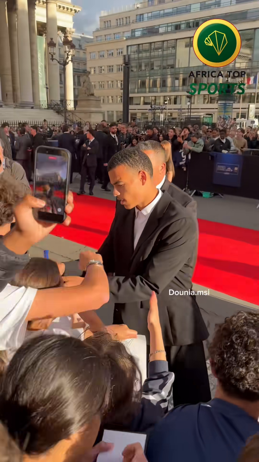 Des supporters qui scandent à Mason Greenwood : « Viens à Lyon, Mason...